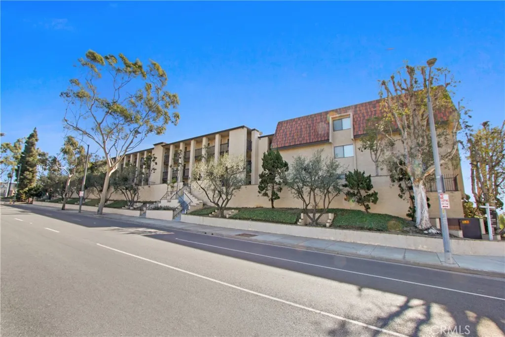 1460 E Willow, Signal Hill, CA 90755