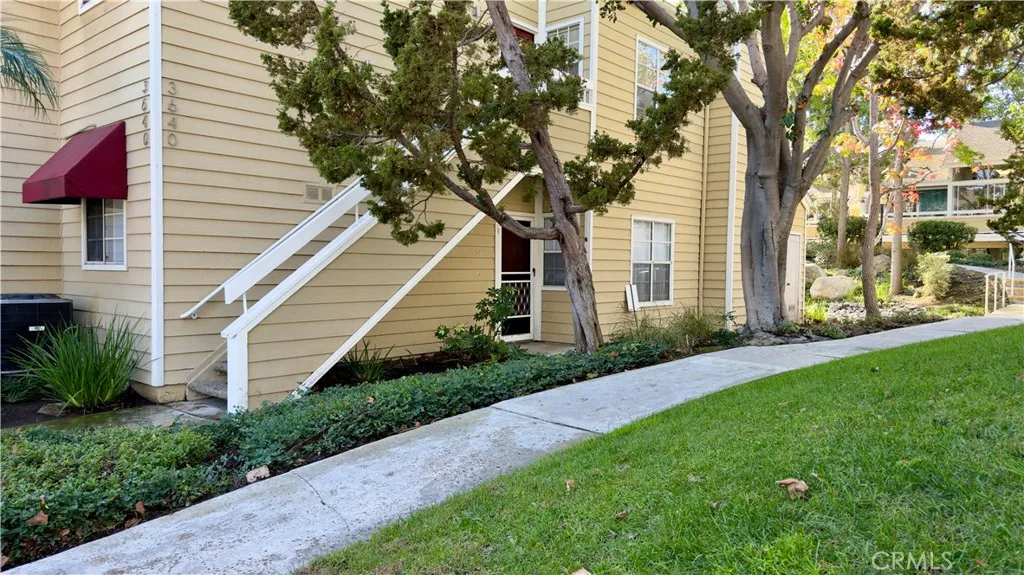 Santa Ana, CA 92704