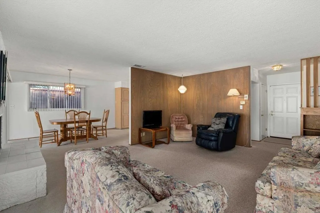 https://cdn.realtyfeed.com/cdn/127/306593326/83c62a534a9787596746a3409e188360.webp