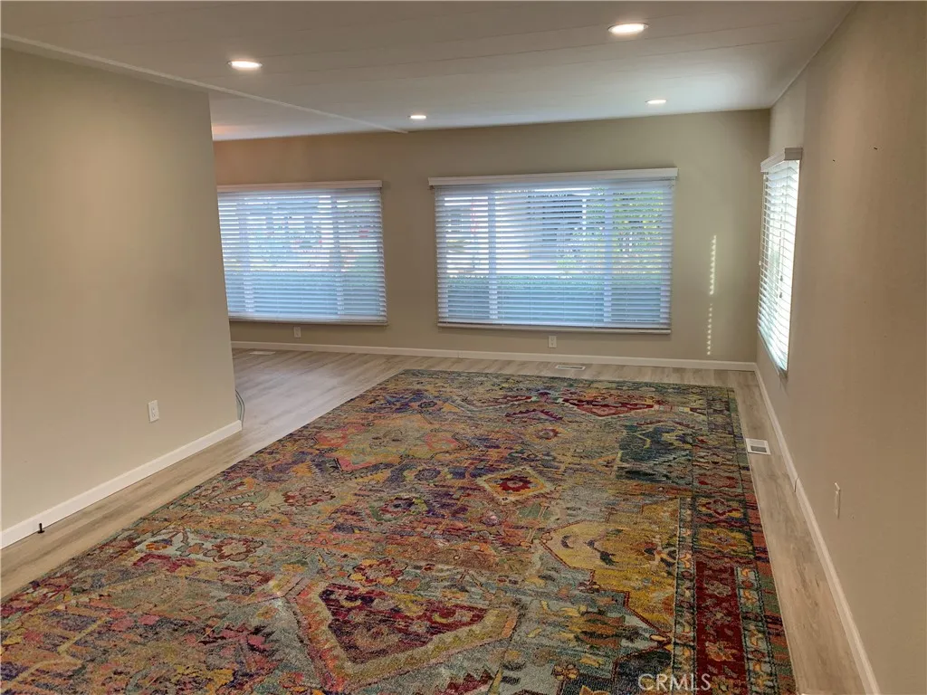 https://cdn.realtyfeed.com/cdn/127/306593426/476152e71d5d34c63940ec89fbe5495d.webp