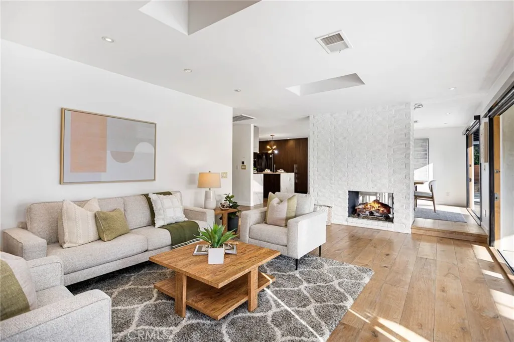 https://cdn.realtyfeed.com/cdn/127/306593718/48901330b7aa5c452e32416df95fdeb5.webp