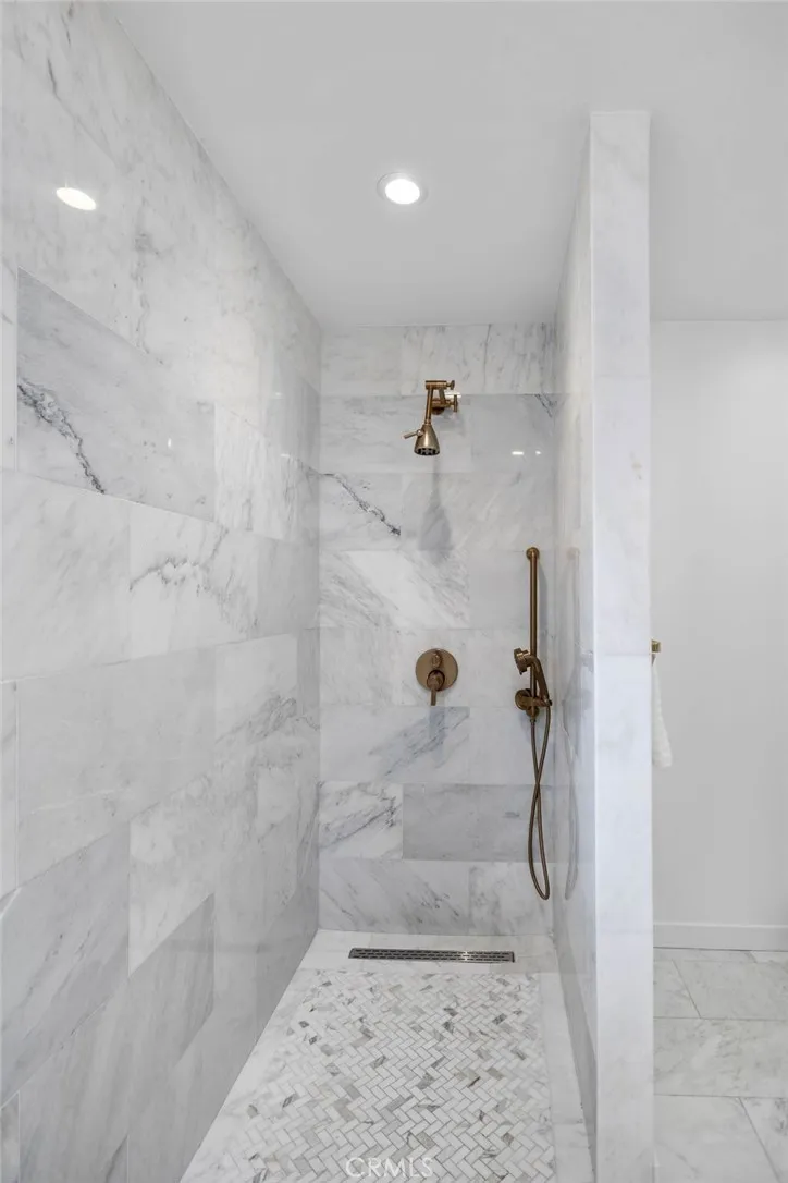 https://cdn.realtyfeed.com/cdn/127/306593718/a4c08963aaaf497f3b8f2b56193daa9d.webp