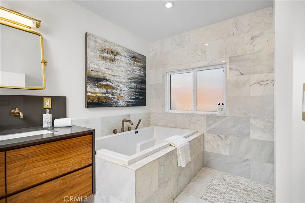 https://cdn.realtyfeed.com/cdn/127/306593718/d24fd732f509517cb77a2db0378ab761.webp
