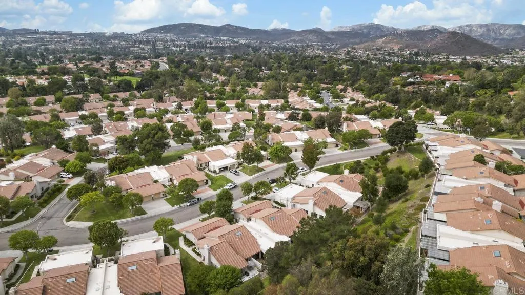 https://cdn.realtyfeed.com/cdn/127/306593791/8c6f784c00e4479ff43a182c15bb0e49.webp