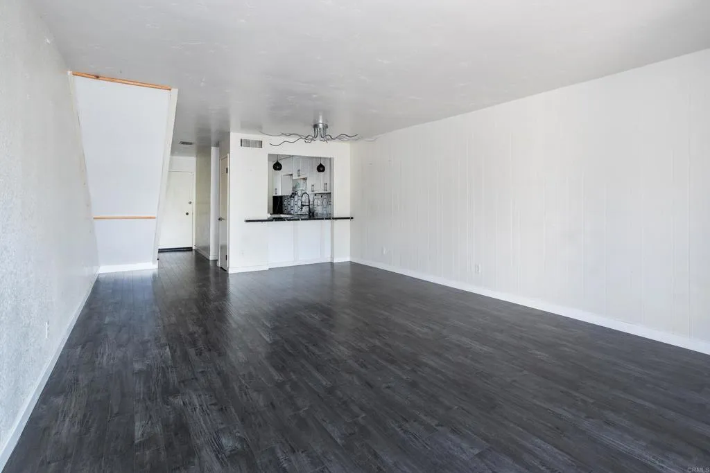 https://cdn.realtyfeed.com/cdn/127/306593818/988ac7d5616124d3d8052dd4d0206d26.webp