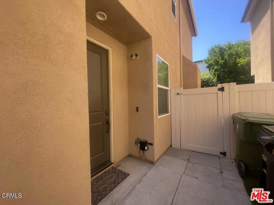 Los Angeles, CA 91335