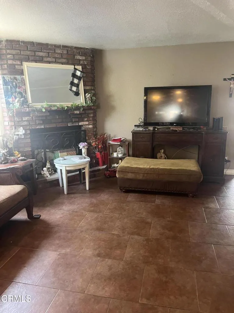 211 Featherstone Street, Oxnard, CA 93030 - Photo 2 of 16, Oxnard, CA