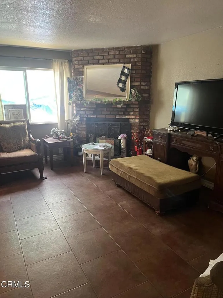 211 Featherstone Street, Oxnard, CA 93030 - Photo 4 of 16, Oxnard, CA