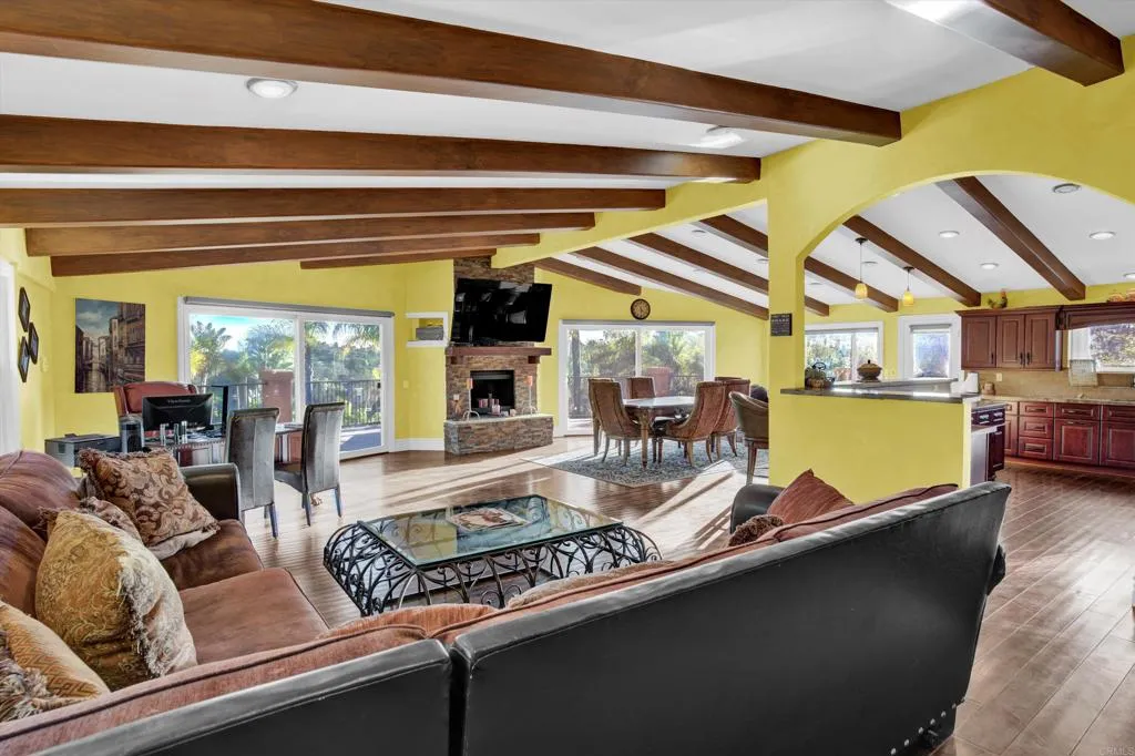 https://cdn.realtyfeed.com/cdn/127/306593967/6a6b3c3b4afff6077ca8f5408bc27729.webp