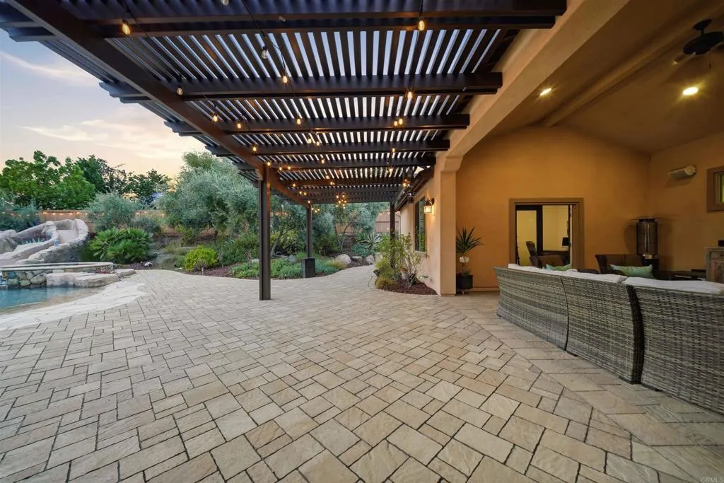 https://cdn.realtyfeed.com/cdn/127/306594037/0f358a7e066d13b07cf12ad9935c726a.webp