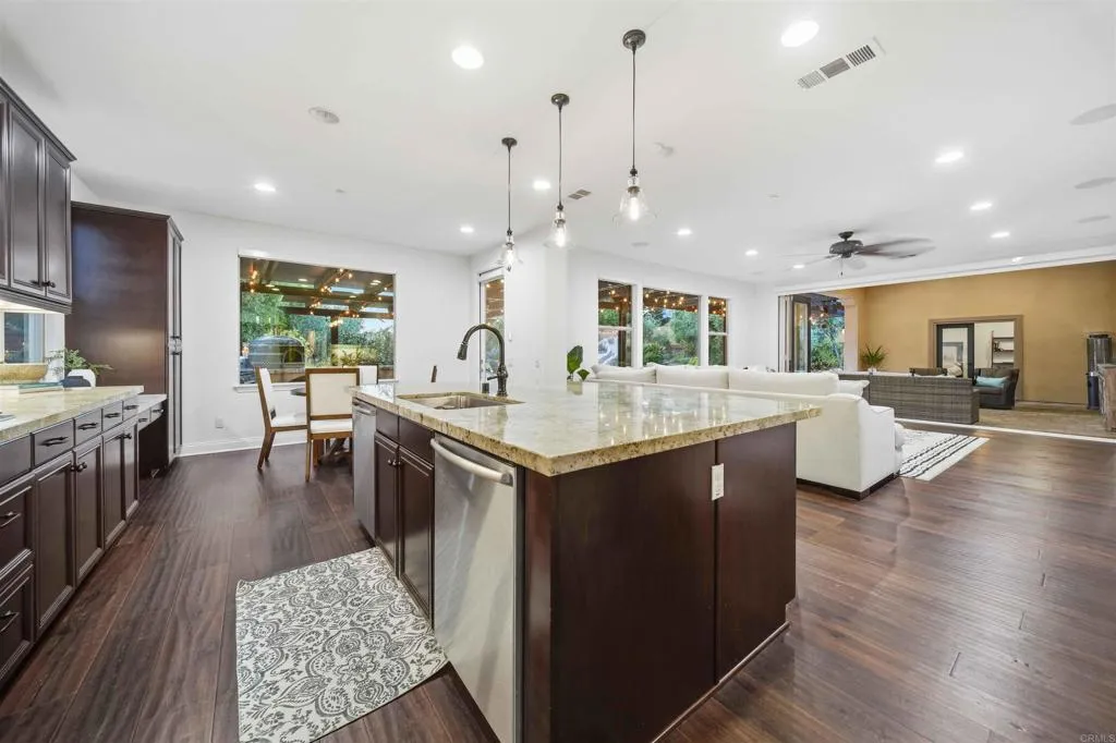 https://cdn.realtyfeed.com/cdn/127/306594037/507c031cde0947363ed2a063a5c9ece5.webp