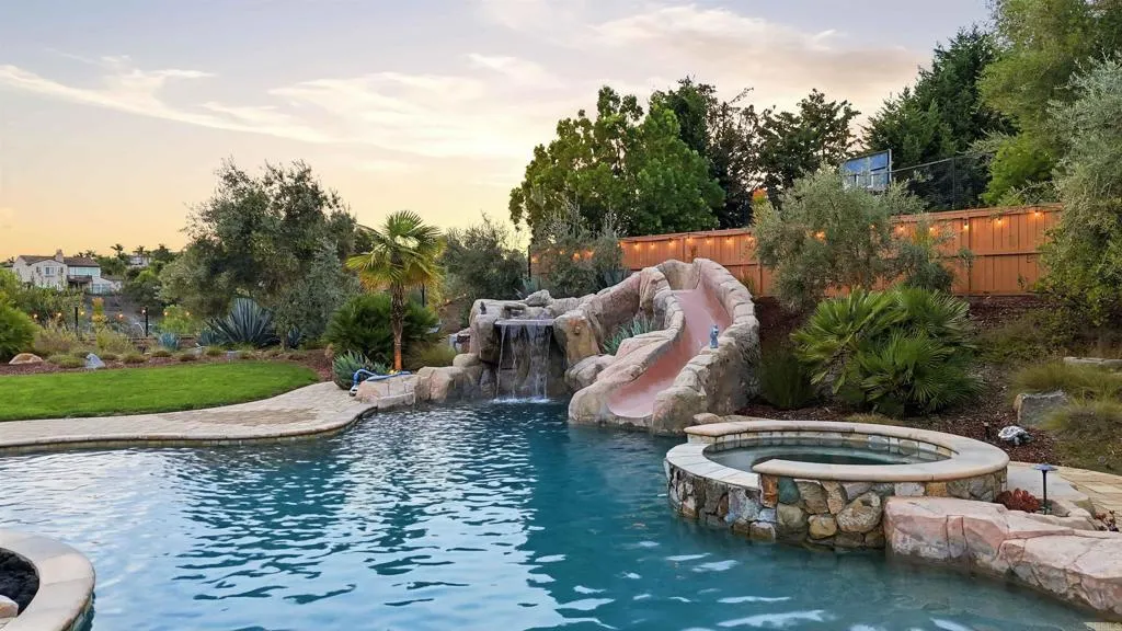 https://cdn.realtyfeed.com/cdn/127/306594037/6505c7a5a263a668dd42f5da70dc687c.webp