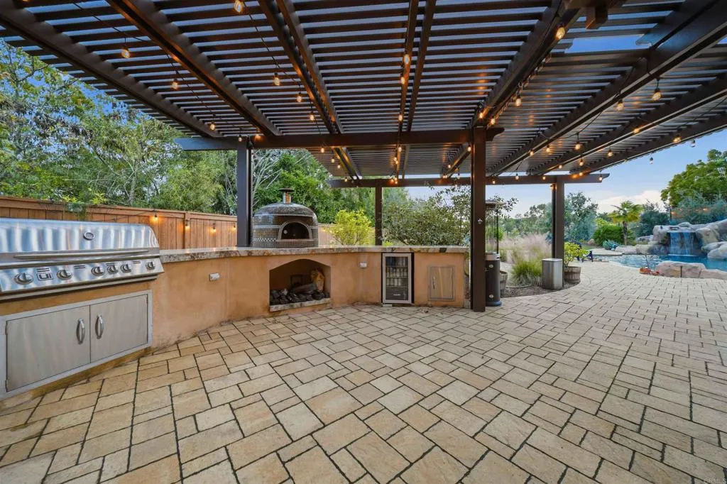 https://cdn.realtyfeed.com/cdn/127/306594037/be2e8f1af6dd99d6e9a350ebc3857626.webp