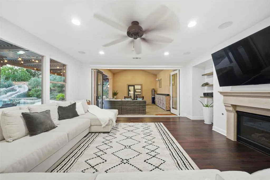 https://cdn.realtyfeed.com/cdn/127/306594037/ee0a7d6d7009232c28abd0ba7885c6f1.webp