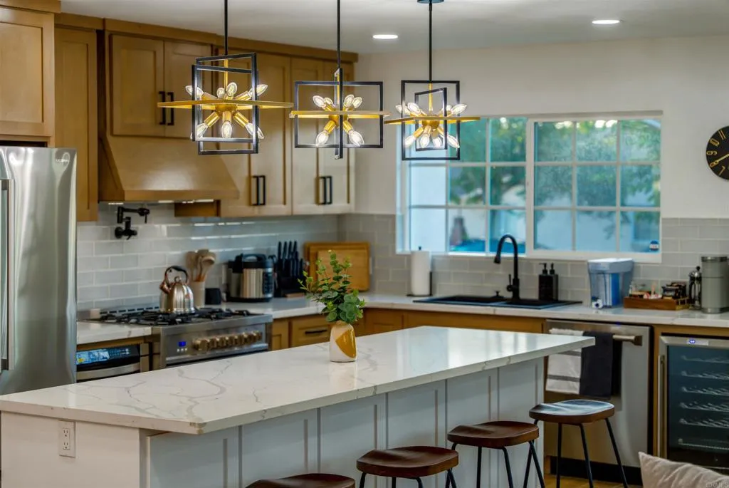 https://cdn.realtyfeed.com/cdn/127/306594315/cd3ee12889883897395ed41354117bde.webp