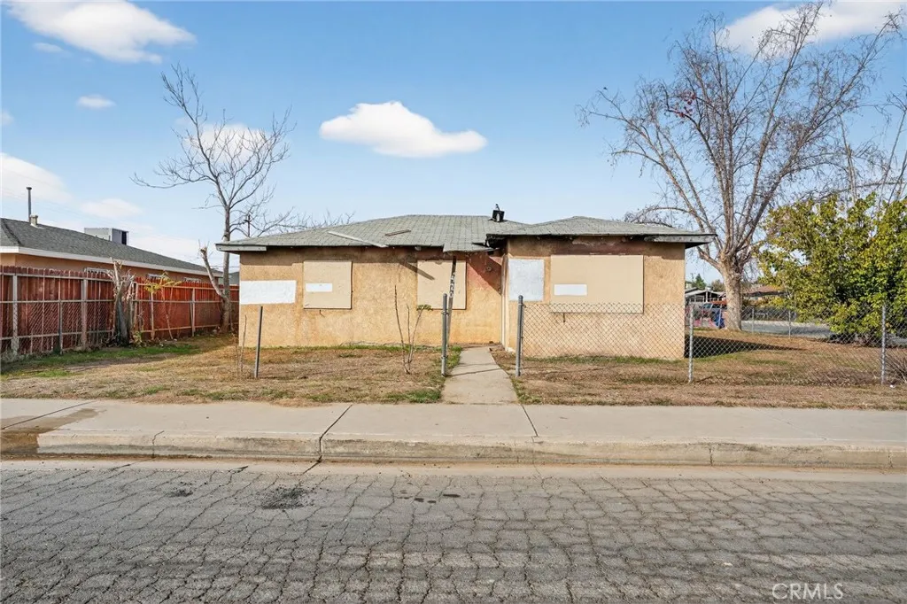 Bakersfield, CA 93305