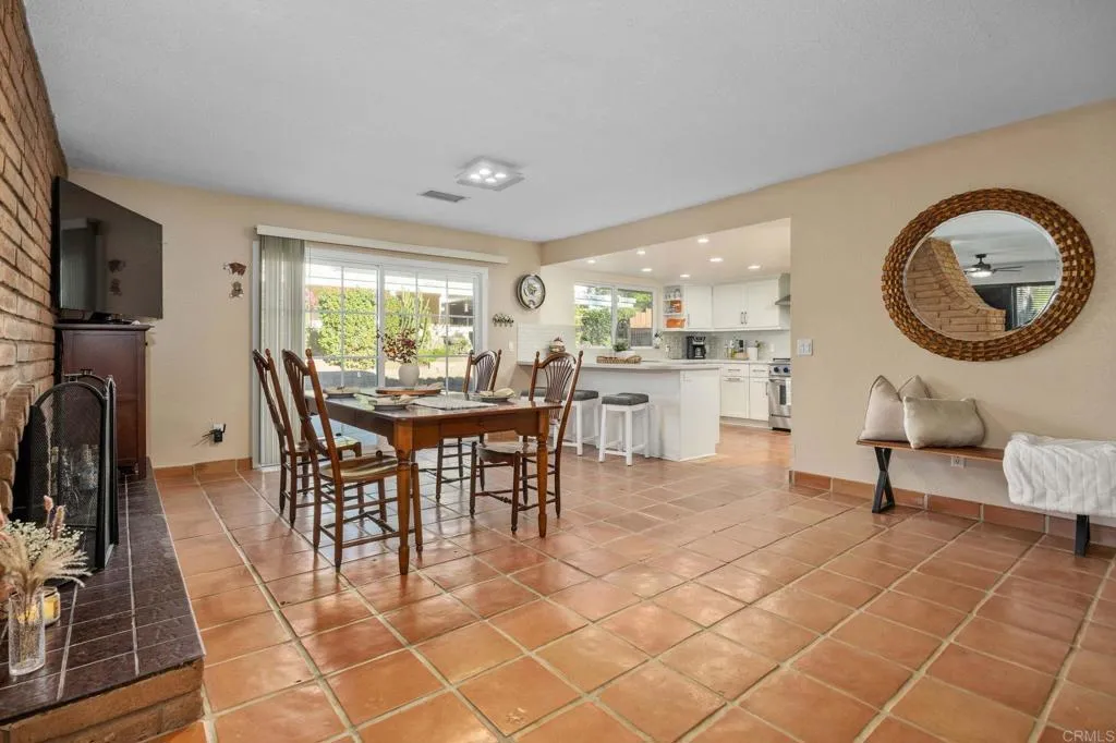 https://cdn.realtyfeed.com/cdn/127/306594530/0636b9ee6b71adb179602485fae351d1.webp