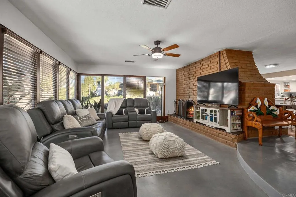 https://cdn.realtyfeed.com/cdn/127/306594530/5d675578646a8f5911fd9b21d7ee076e.webp