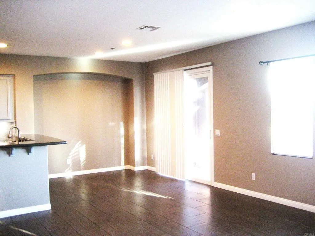 https://cdn.realtyfeed.com/cdn/127/306594558/438ec290de96475c5803cd8e3cbd1016.webp