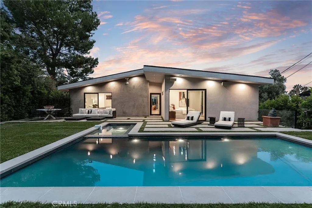 Woodland Hills, CA 91364