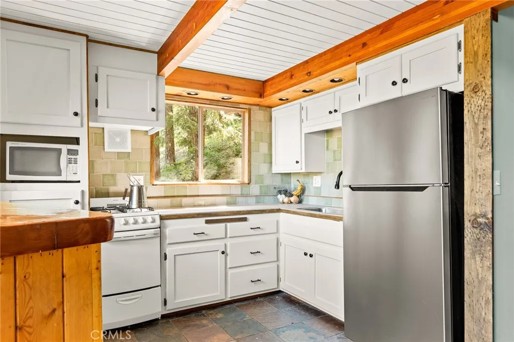 31661 Wagon Wheel, Running Springs, CA, 92382