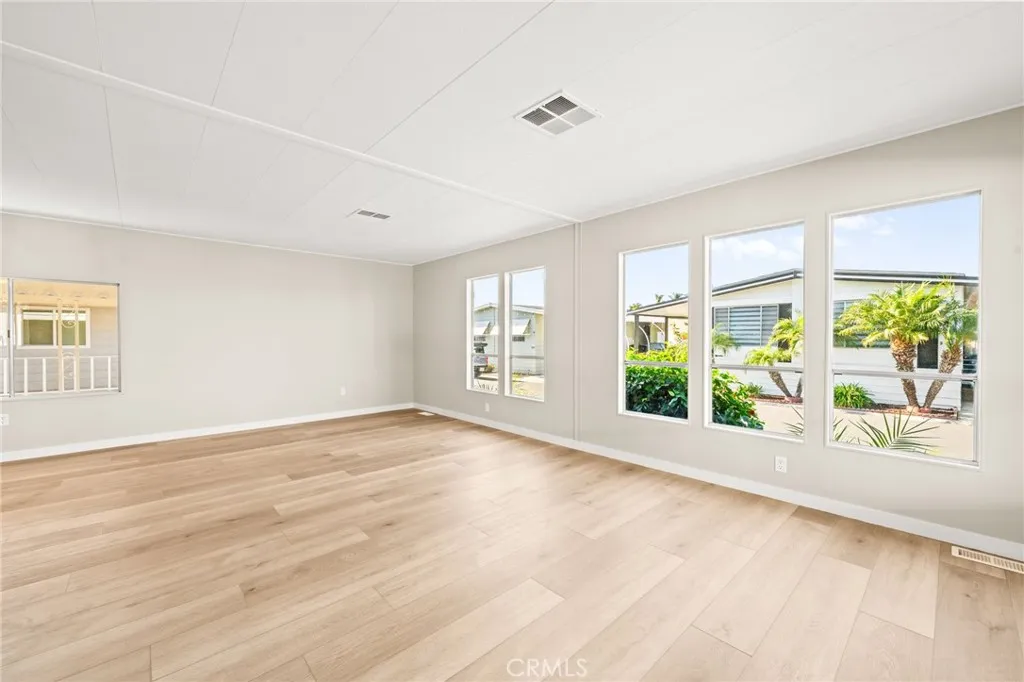 https://cdn.realtyfeed.com/cdn/127/306594702/16a92f1460b35a057507bb31c724546c.webp