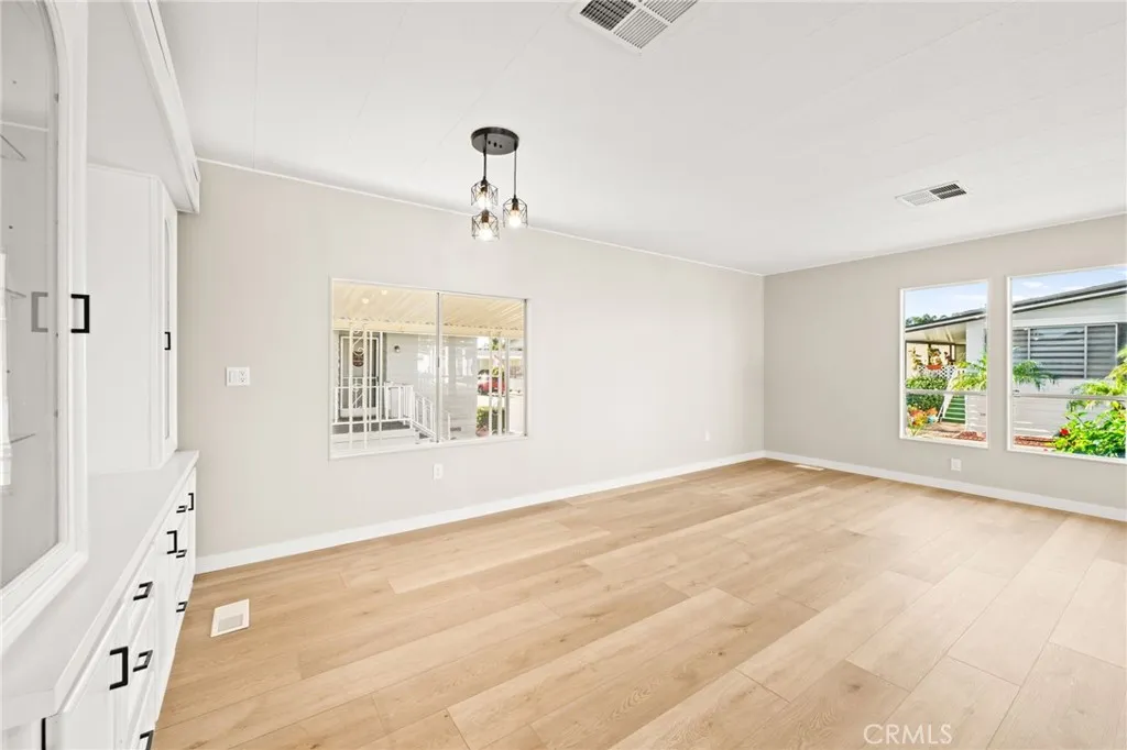 https://cdn.realtyfeed.com/cdn/127/306594702/99b389ffa1e2da7f992614fe1e237392.webp