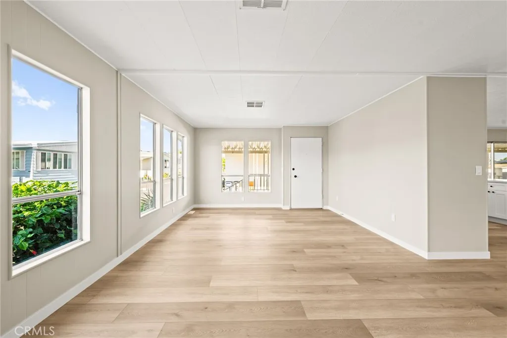 https://cdn.realtyfeed.com/cdn/127/306594702/a3fe9364101e9a31bff76765217d87ff.webp