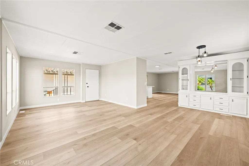 https://cdn.realtyfeed.com/cdn/127/306594702/bedd95b98d5ab9c5d648cfba0a3361ba.webp