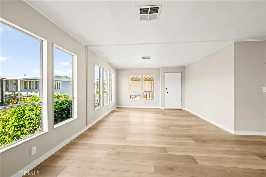 https://cdn.realtyfeed.com/cdn/127/306594702/e18734f311018d8d229153699175a023.webp