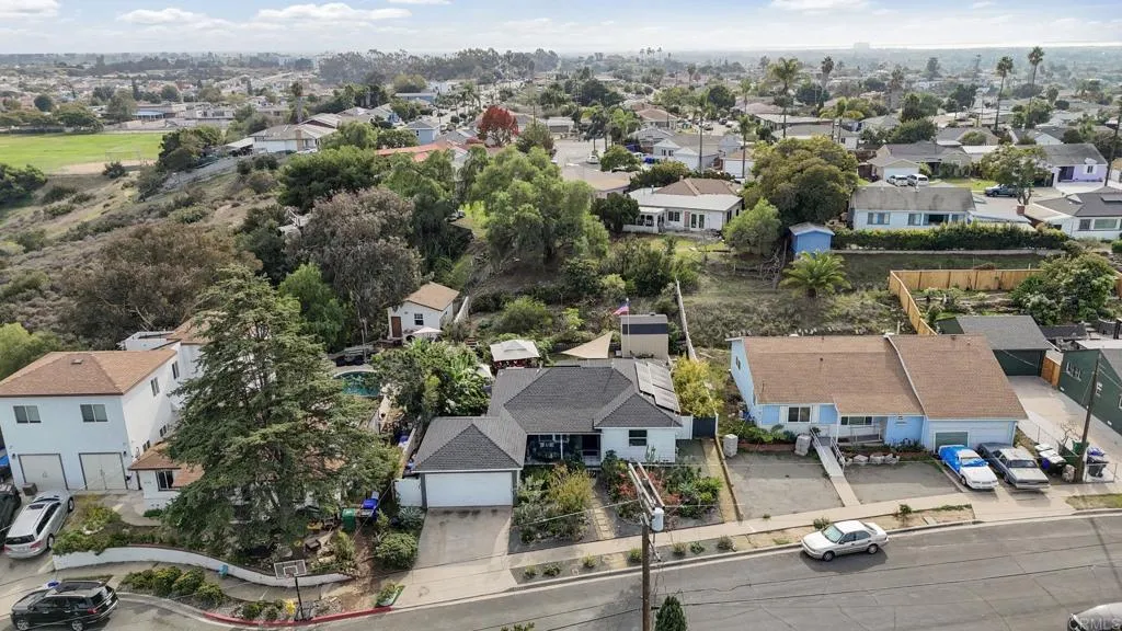 https://cdn.realtyfeed.com/cdn/127/306594762/8ebdf320b162497fc7617390008b30a3.webp
