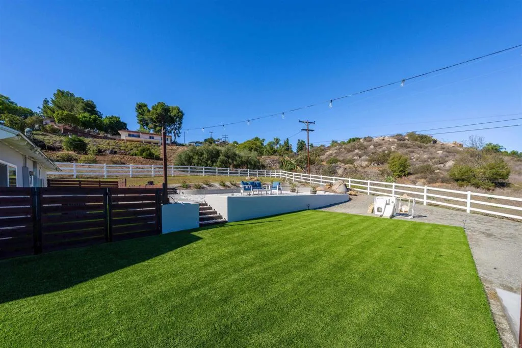 https://cdn.realtyfeed.com/cdn/127/306594769/3881df2ce1a1c78fab1fa52553debd05.webp