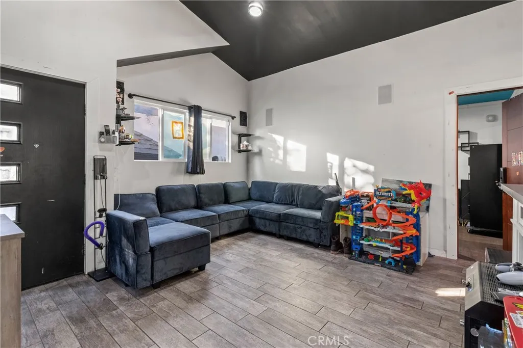 6809 Haywood Street, Tujunga, CA 91042 - Photo 5 of 18, Tujunga, CA