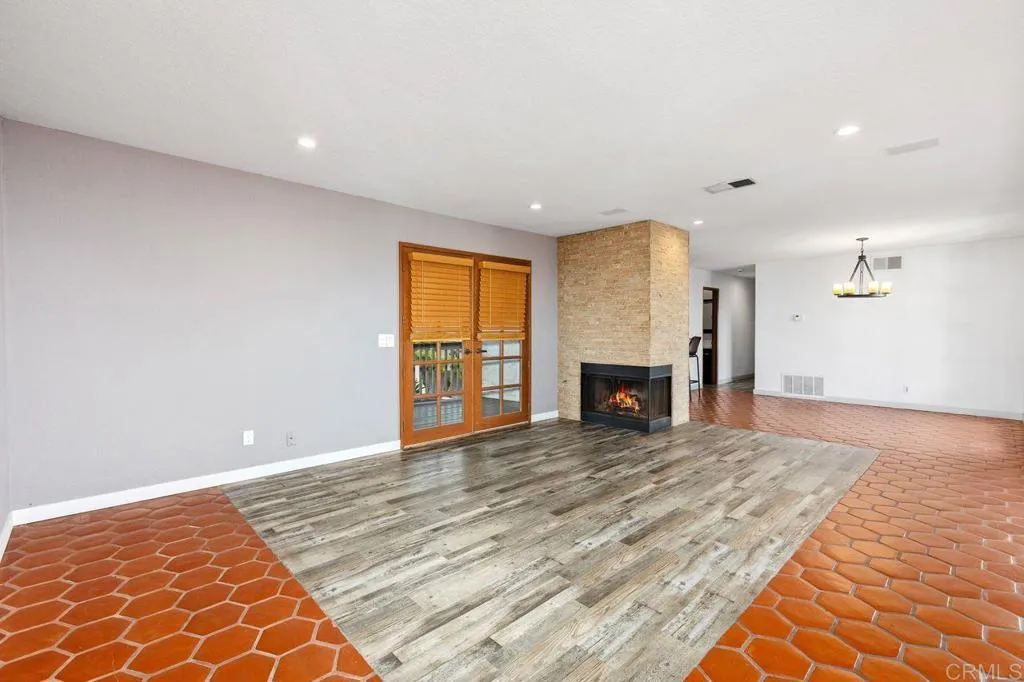 Photo #8: NDP2511102 Listing: Photo #8