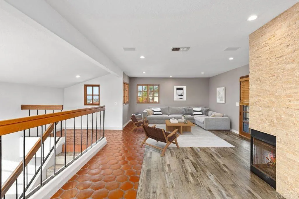 Photo #9: NDP2511102 Listing: Photo #9