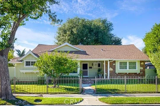 6941 Louise Avenue, Lake Balboa, CA 91406