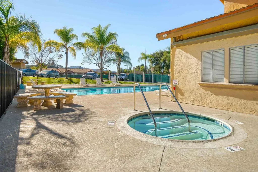 https://cdn.realtyfeed.com/cdn/127/306594975/189364d49f5630517c4553fe4312f7c8.webp