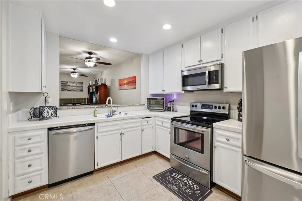 https://cdn.realtyfeed.com/cdn/127/306595025/81cbf7ddf41d4cc40d7f19333d4a01e0.webp