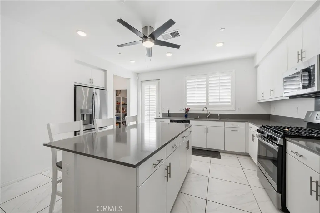 Photo #8: CV25267188 Listing: Photo #8