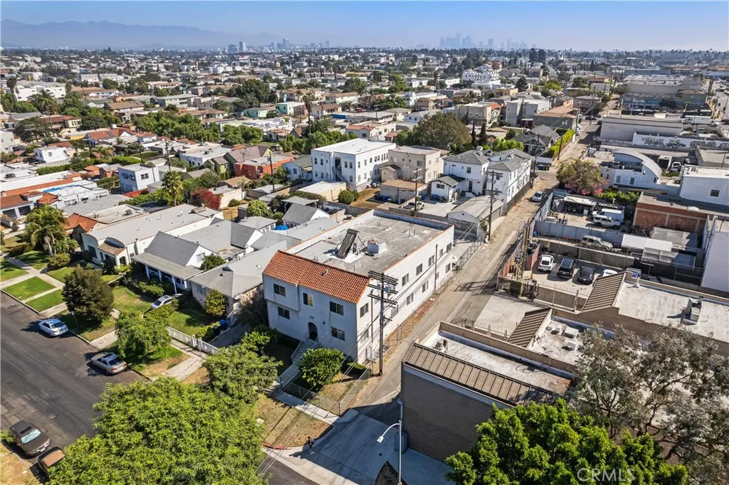 Los Angeles, CA 90019