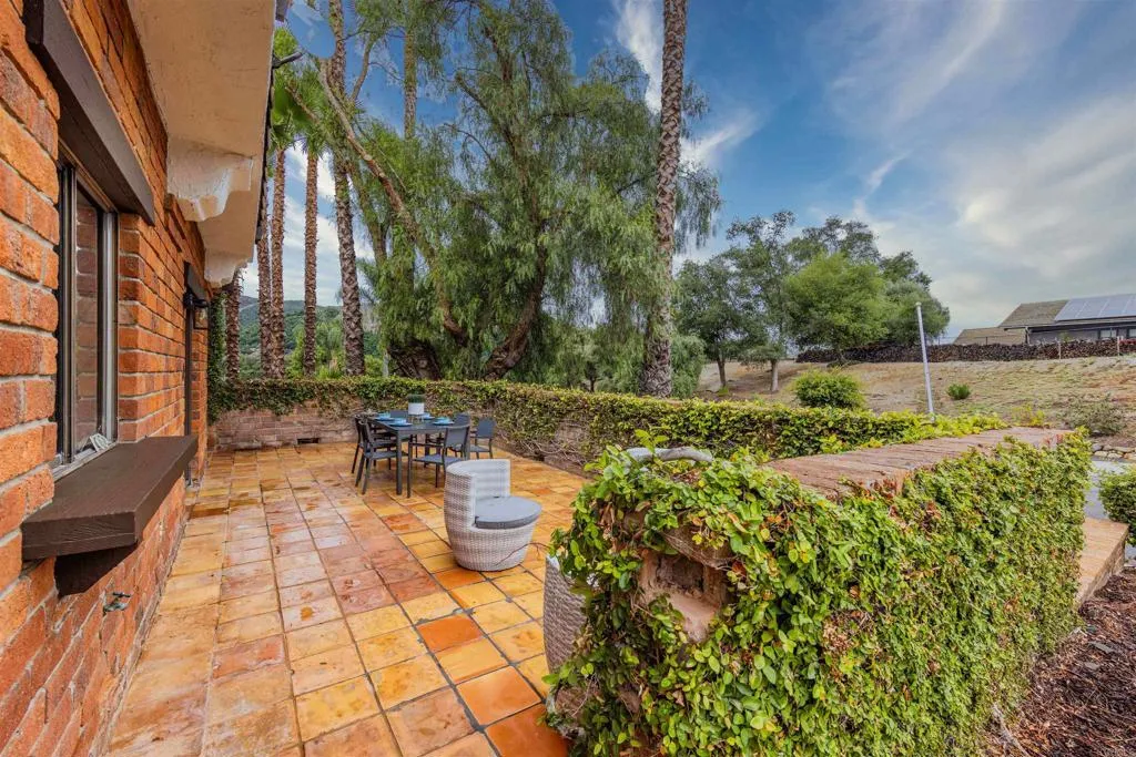 https://cdn.realtyfeed.com/cdn/127/306595316/398ec0b84d903ce04a22b50553569c93.webp