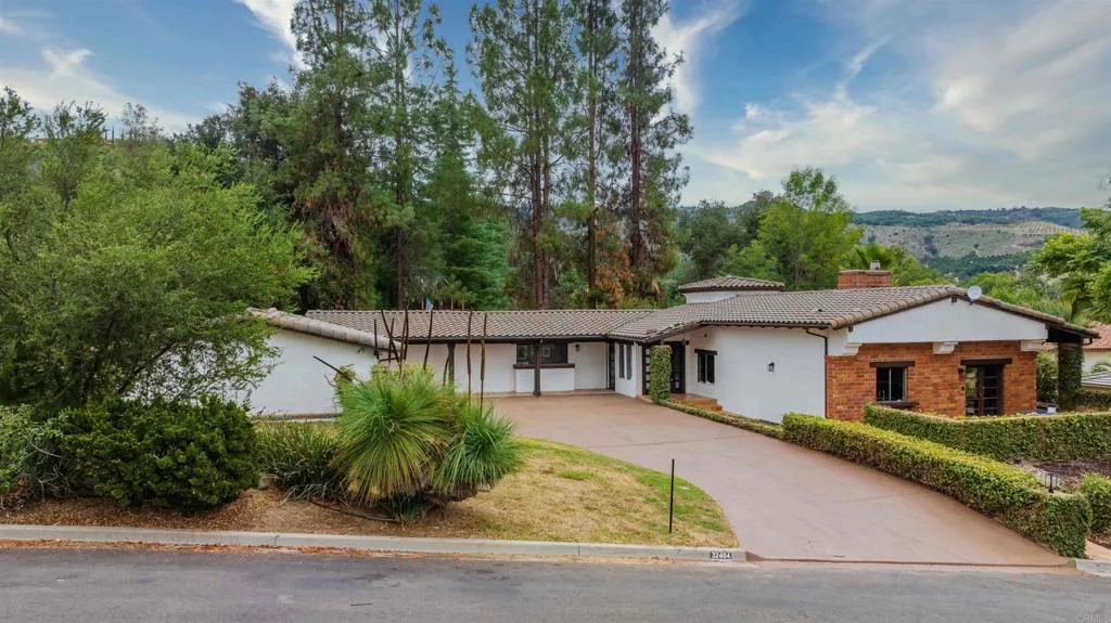 https://cdn.realtyfeed.com/cdn/127/306595316/8143511acb135602dc29cfc3027414fe.webp