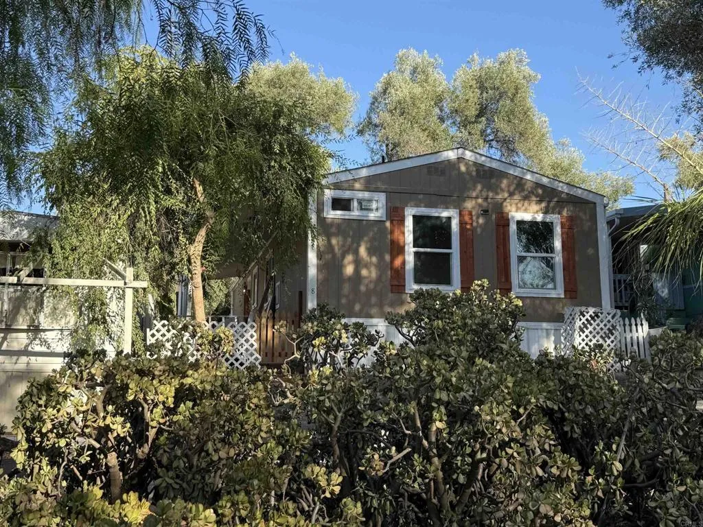 https://cdn.realtyfeed.com/cdn/127/306595392/8072f97da2333d8af7be10a8e4987b18.webp