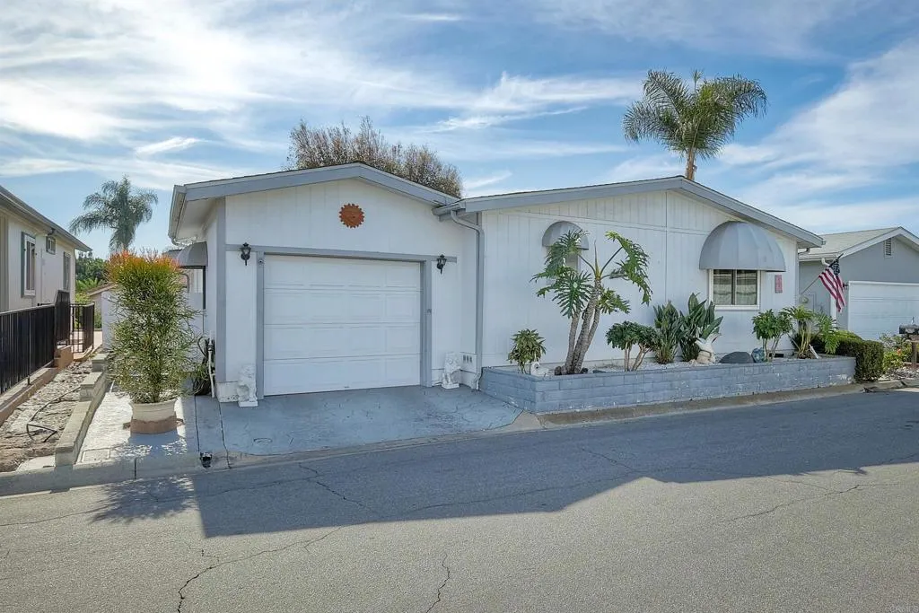 https://cdn.realtyfeed.com/cdn/127/306595469/a530dfa2e709ac3acfb2c739ae2101d0.webp