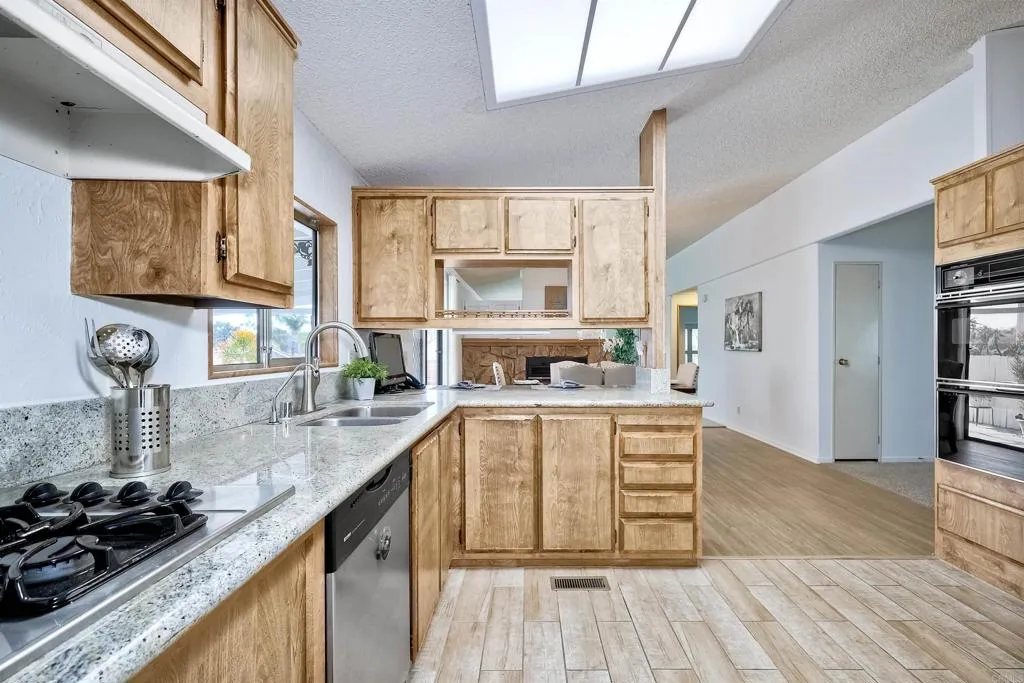 https://cdn.realtyfeed.com/cdn/127/306595469/a90400bad96533f323cc239d5456eb9a.webp