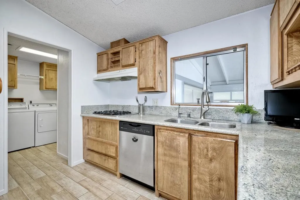 https://cdn.realtyfeed.com/cdn/127/306595469/b8a90412f9da20b7a590240ffb734a80.webp