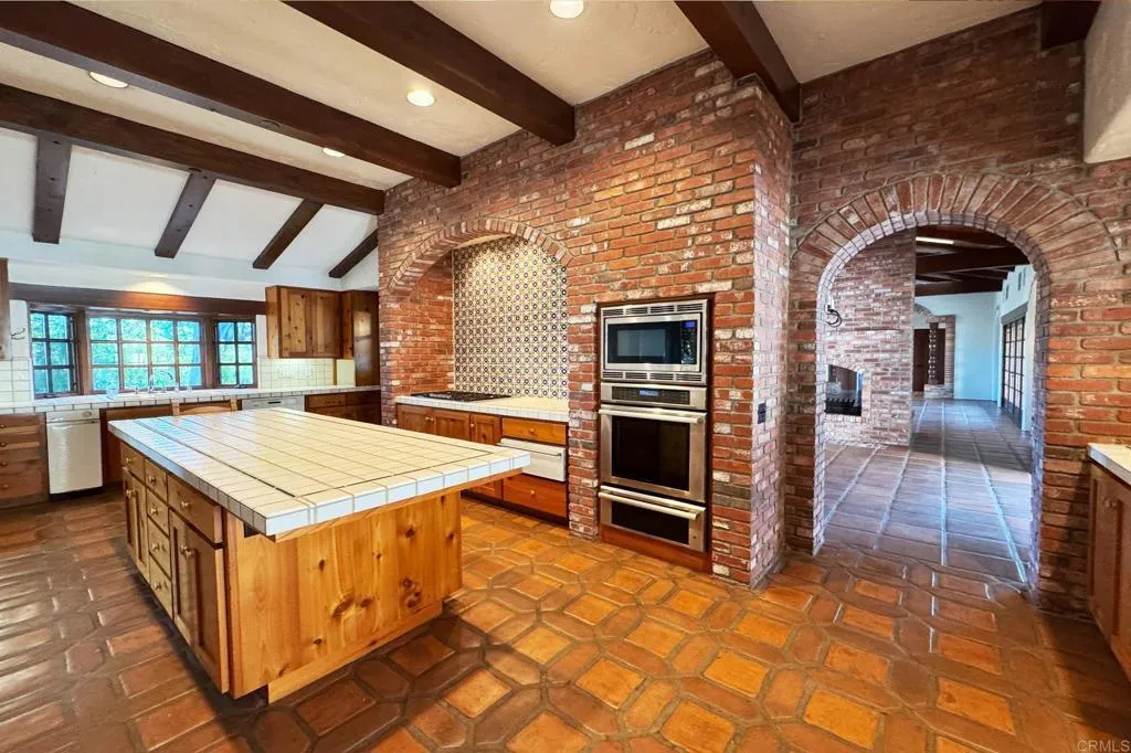https://cdn.realtyfeed.com/cdn/127/306595694/074443f0547d748a4ffb74f8a895296f.webp