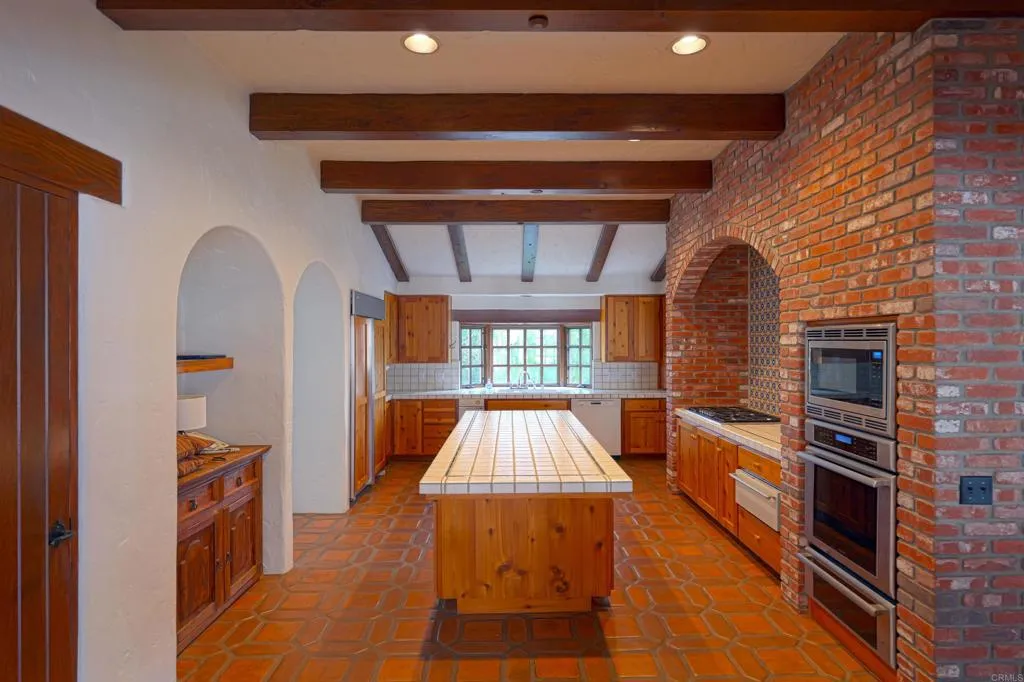 https://cdn.realtyfeed.com/cdn/127/306595694/16d52964ff8d610e366b605c9a2d7493.webp