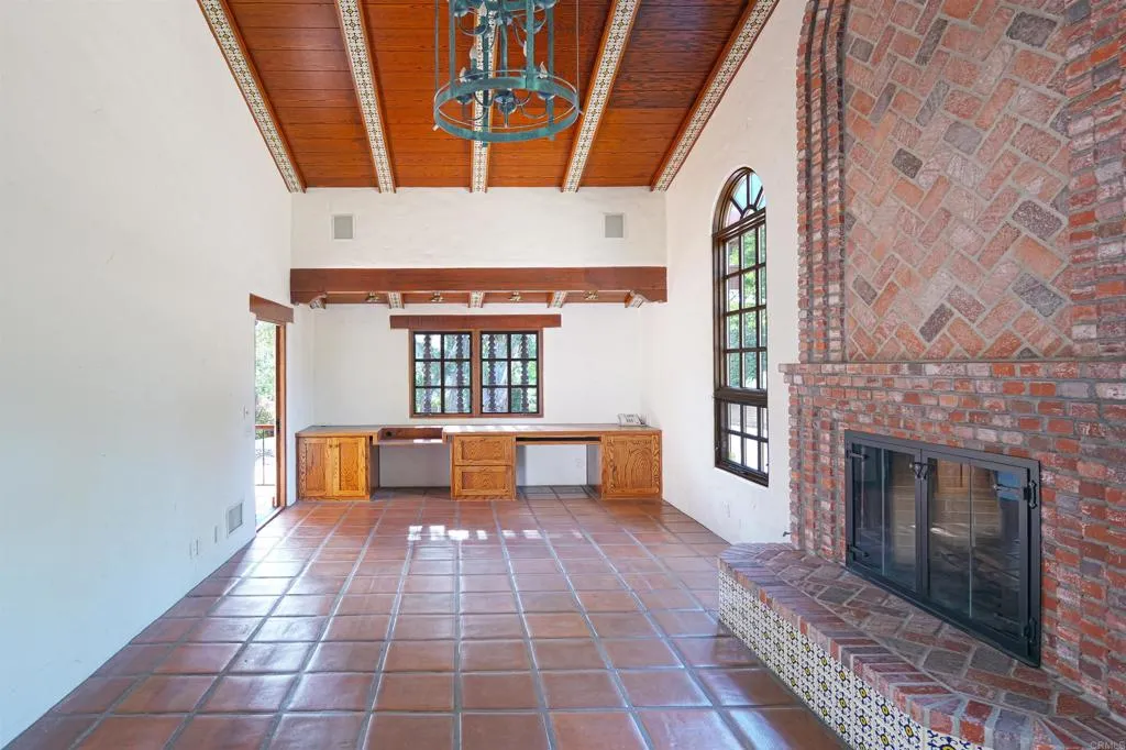 https://cdn.realtyfeed.com/cdn/127/306595694/717fd66fe5028e0ad9ea3ce7d55ff117.webp