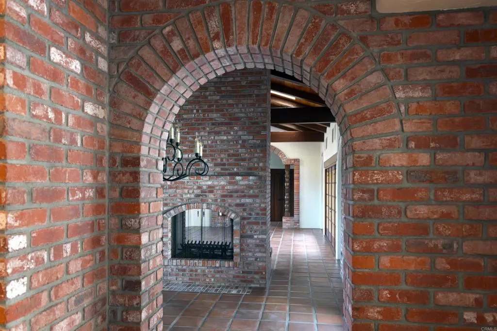 https://cdn.realtyfeed.com/cdn/127/306595694/b8d14736d9eee7e262c87b0c9fd6c14a.webp